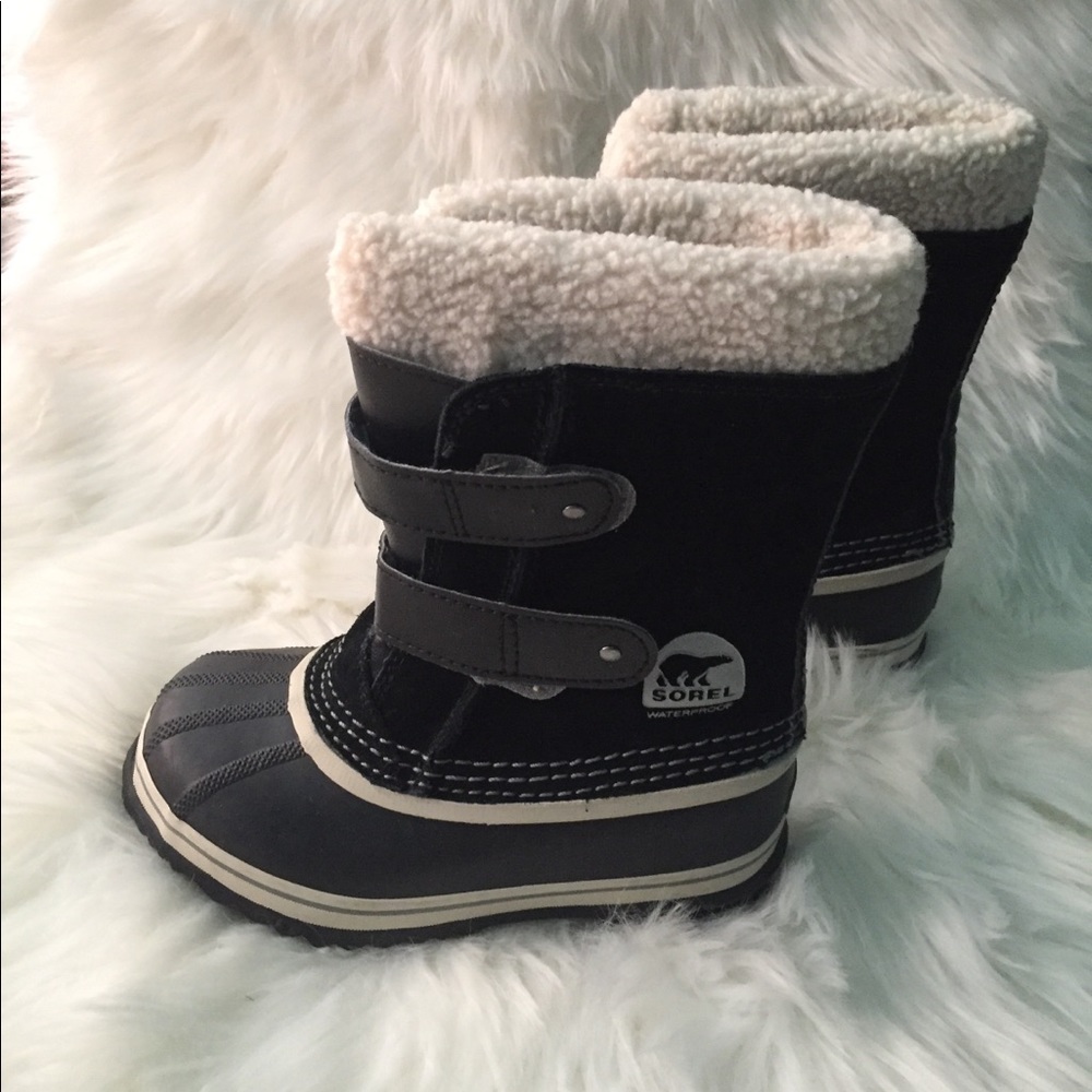 ✨SOREL boots for boys